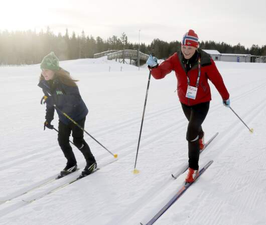 La princesse Mette-Marit et la princesse Ingrid au ski 
