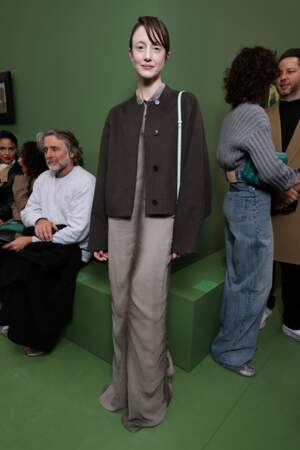 Andrea Riseborough au défilé Loewe le 1ᵉʳ mars 2024 lors de la Fashion Week