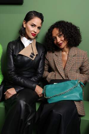 Eiza Gonzalez et Ruth Negga au défilé Loewe le 1ᵉʳ mars 2024 lors de la Fashion Week de Paris