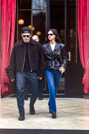 Brooklyn Beckham et Nicola Peltz à la sortie de l'hôtel La Réserve en marge de la Fashion Week de Paris le 2 mars