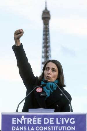 Sophie Binet célèbre le vote par le Congrès de l’inscription de l’interruption volontaire de grossesse (IVG) dans la Constitution sur le parvis du Trocadéro à Paris