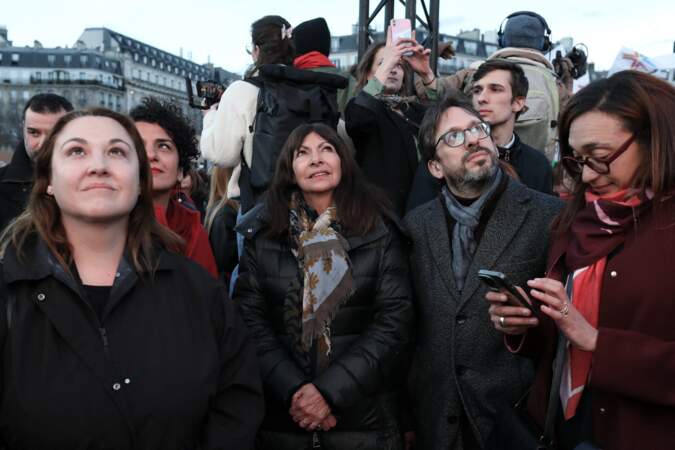 Julie Gayet et Anne Hidalgo célèbrent le vote par le Congrès de l’inscription de l’interruption volontaire de grossesse (IVG) dans la Constitution sur le parvis du Trocadéro à Paris