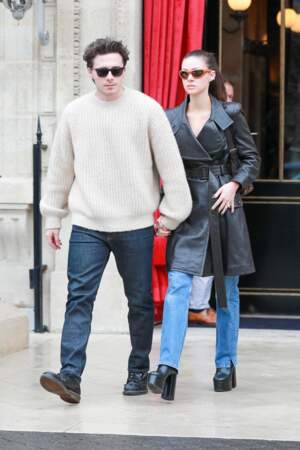 Brooklyn Beckham et sa femme Nicola Peltz aperçus dans Paris lors de la Fashion Week le 29 février