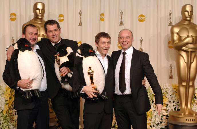 Le documentariste Luc Jacquet (2e sur la photo en partant de la gauche) a été récompensé de l'Oscar du Meilleur documentaire en 2005 pour son film "La Marche de l'Empereur"