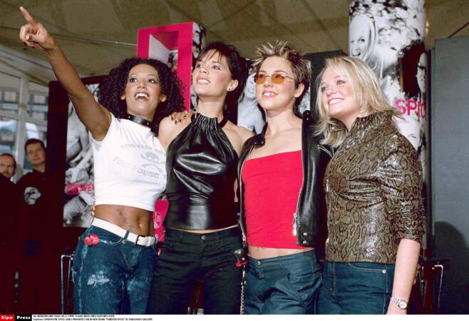 Les Spice Girls réunies le 4 novembre 1999, sans Geri Halliwell qui a quitté le groupe en 1998.