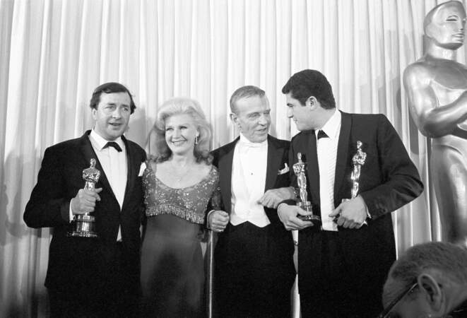 En 1967, le réalisateur et scénariste Claude Lelouch (1er sur la photo en partant de la droite) a été récompensé de deux Oscars : celui du Meilleur scénario original et celui du meilleur film étranger pour le film "Un homme et une femme"