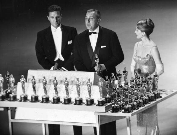 En 1959, le réalisateur Jacques Tati reçoit l'Oscar du Meilleur film en langue étrangère pour sa réalisation, "Mon Oncle"