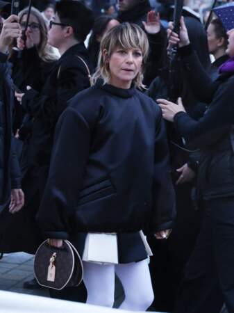 Marina Foïs arrive au défilé de mode Louis Vuitton collection femme automne/hiver 2024-2025 au Louvre à Paris (PFW)