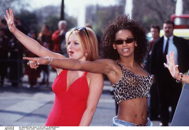 Géri Halliwell et Mel B des Spice Girls, le 31 mars 1997 à Londres.