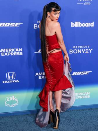 Katy Perry incendiaires dans une tenue rouge aux Billboard Women In Music 2024 au SoFi Stadium à Inglewood, le 7 mars 2024