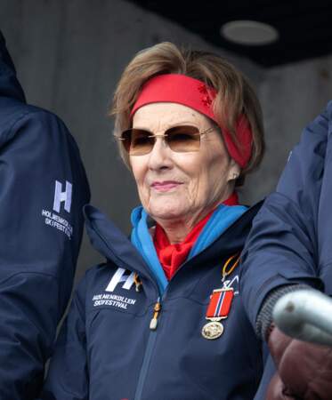 La reine Sonja de Norvège à la compétition de ski d'Holmenkollen,  à Oslo, ce samedi 9 mars 2024