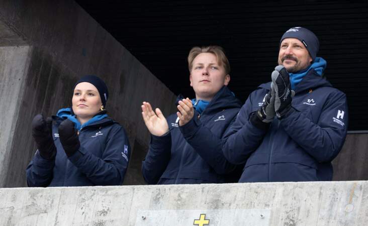 Le prince Haakon, la princesse Ingrid Alexandra et le prince Sverre Magnus de Norvège, lors des compétitions de ski d'Holmenkollen, à Oslo, ce samedi 9 mars 2024