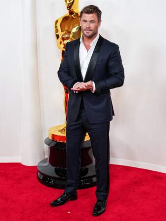 Chris Hemsworth arrive à la 96e cérémonie des Oscars