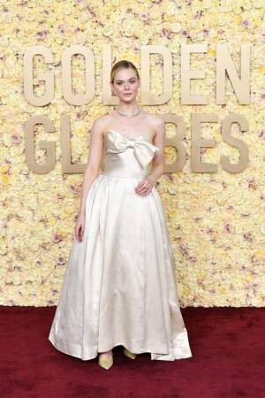 Elle Fanning à la 81ème cérémonie des Golden Globes au Beverly Hilton à Los Angeles