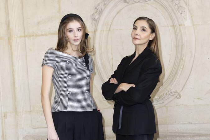Mère et fille au défilé Dior Haute Couture Printemps/Été 2024