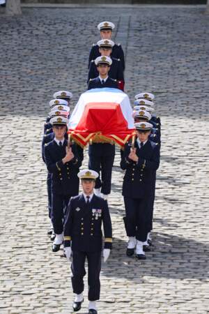 Le cercueil de Philippe de Gaulle arrive aux Invalides