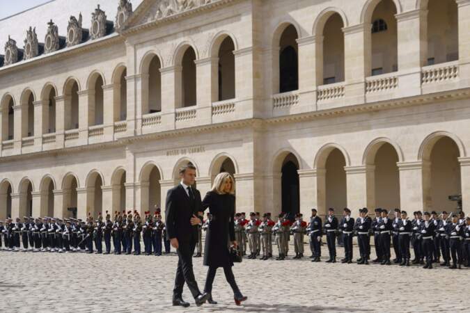Brigitte Macron aux bras de son mari, Emmanuel Macron