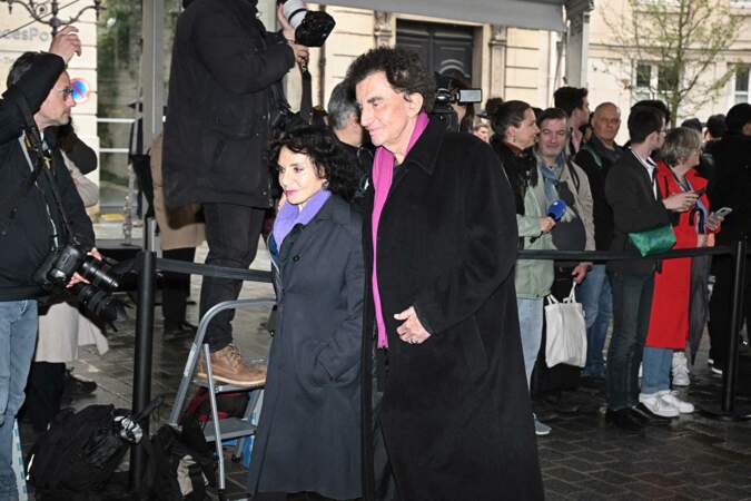Jack Lang et son épouse Monique Rachida Dati à leur arrivée aux obsèques de Frédéric Mitterrand, en l'Église Saint-Thomas-d’Aquin, dans le 7ème arrondissement de Paris, le mardi 26 mars 2024.