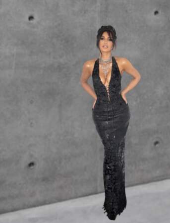 Comme ses petites sœurs, Kim Kardashian a adopté la tendance "mob wife"