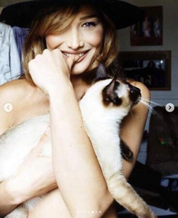 Carla Bruni et un de ses chats