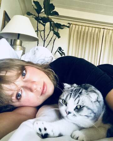 Taylor Swift et un de ses trois chats Olivia Benson