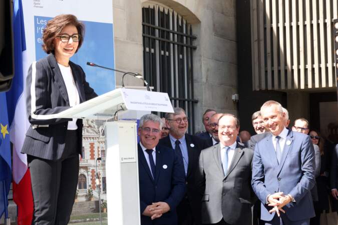 Rachida Dati inaugure la Cité de l'Accordéon et des Patrimoines à Tulle, sous les yeux attentifs de François Hollande, le 5 avril 2024. 