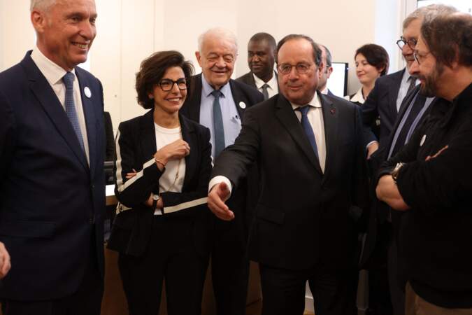 Rachida Dati, ministre de la Culture, complice avec François Hollande, lors d'un déplacement à Tulle, le 5 avril 2024. 