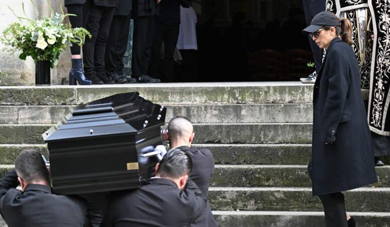 Maïwenn aux obsèques de Jean-Yves Le Fur en l'église Saint-Roch à Paris le 6 avril 2024