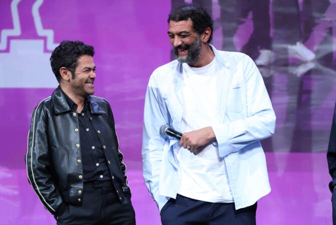 Jamel Debbouze et Ramzy Bedia, très complices lors de la soirée d’ouverture de la septième édition de Canneseries le vendredi 5 avril 2024 