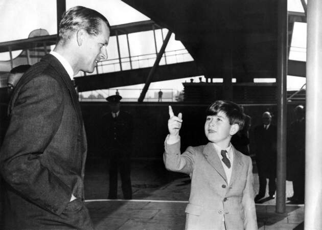 Le prince Philip et Charles III en novembre 1956
