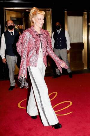 Kristen Stewart à la sortie du Carlyle Hotel pour se rendre à la soirée du Met Gala (Met Ball) 2021 