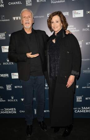 James Cameron et Sigourney Weaver lors du Vernissage de l’exposition "L'Art de James Cameron" à La Cinémathèque française à Paris le 3 avril 2024