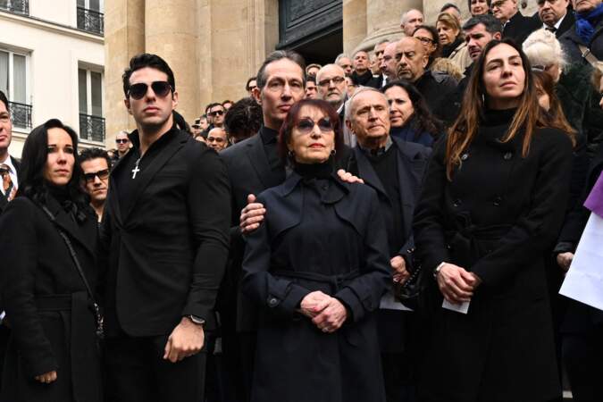 La famille de Alexis Gruss unis lors de ses obsèques à l'Église Saint-Roch à Paris, le 11 avril 2024.