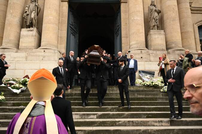Sortie de l’église lors des obsèques de Alexis Gruss en l'Église Saint-Roch à Paris le 11 avril 2024.