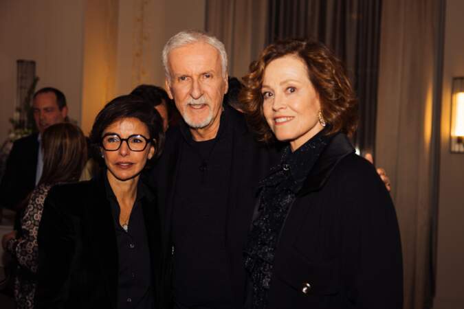 Rachida Dati en compagnie de James Cameron et Sigourney Weaver lors d'un dîner à l'Hôtel Lutetia de Paris, le 3 avril 2024
