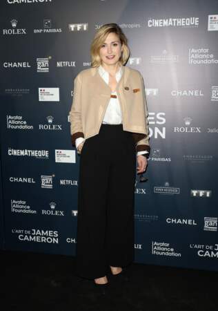 Julie Gayet ultra-tendance dans un cardigan beige lors du vernissage de l'exposition "L'Art de James Cameron" à La Cinémathèque française à Paris, le 3 avril 2024
