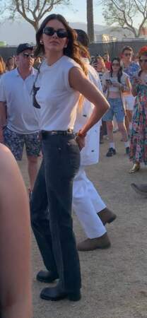 Kendall Jenner en t-shirt et jean au Festival Coachella 2023