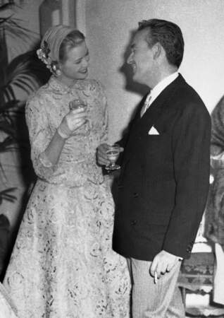 Grace Kelly et son tailleur rose le jour de son mariage en 1956