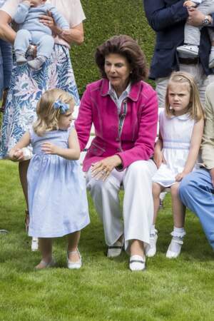 La reine Silvia en compagnie de la princesse Leonore et de la princesse Estelle de Suède 