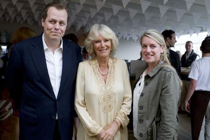 Camilla et ses deux enfants, à l'occasion du lancement du livre de son fils, Tom, “Let's Eat Recipes From My Kitchen Notebook”, à Londres, en juin 2012
