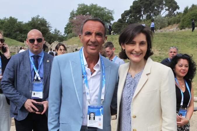 Nikos Aliagas aux côtés de la ministre des Sports, Amélie Oudéa-Castéra