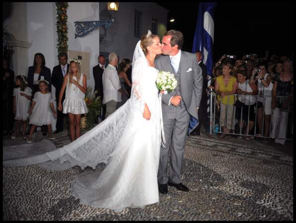 Le prince Nikoloas a épousé Tatiana Blatnik le 25 août 2010 sur l’île de Spetses, au large du Pirée