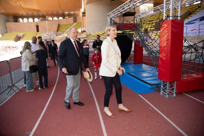 Le prince Albert II et la princesse Charlene lors de la 12ème édition du Tournoi Sainte Dévote de Rugby le 20 avril 2024 à Monaco