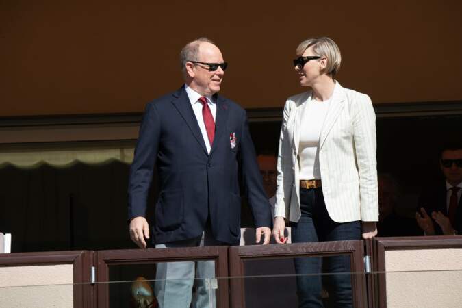 Le prince Albert II et la princesse Charlene complices et souriants lors de la 12ème édition du Tournoi Sainte Dévote de Rugby le 20 avril 2024 à Monaco