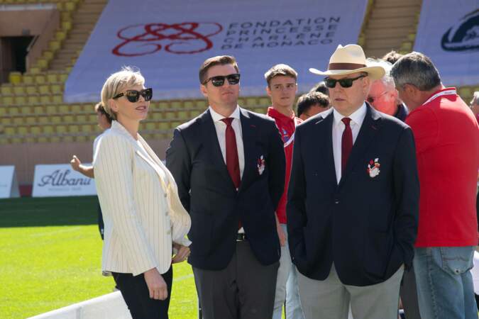 La princesse Charlene et son frère Gareth Wittstock, ainsi que le prince Albert II lors de la 12ème édition du Tournoi Sainte Dévote de Rugby le 20 avril 2024 à Monaco