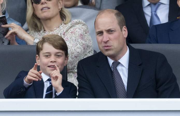 Le prince William avec son fils George, lors de la parade devant le palais de Buckingham, à l'occasion du jubilé de la reine d'Angleterre, le 5 juin 2022