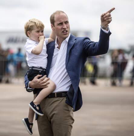 Le prince William et son fils, le prince George, assistent au Royal International Air Tattoo, le 8 juillet 2016