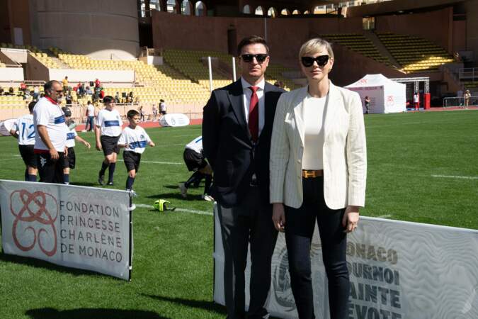 La princesse Charlene fait une rare apparition aux côtés de son frère Gareth Wittstock lors de la 12ème édition du Tournoi Sainte Dévote de Rugby le 20 avril 2024 à Monaco