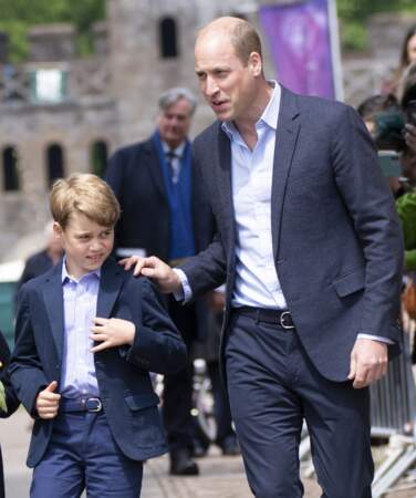 Le prince William et son fils, le prince George, visitent le château de Cardiff, le 4 juin 2022