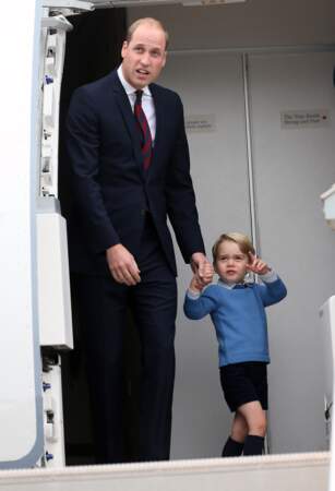 Le prince William et son fils à leur arrivée à l'aéroport de Victoria où ils ont été accueillis par le Premier ministre, Justin Trudeau, et sa femme Sophie, le 24 septembre 2016
